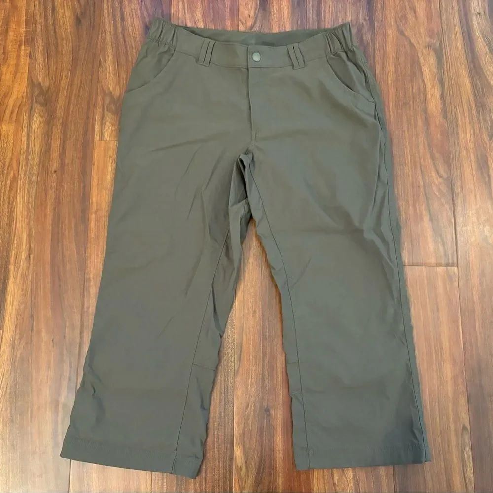 Duluth Trading Company Army Green Capri Utility Work Pants